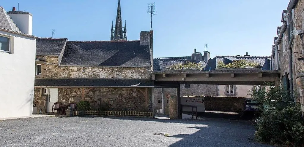Hotel Du Cheval Blanc Saint-Pol-de-Leon 2*,